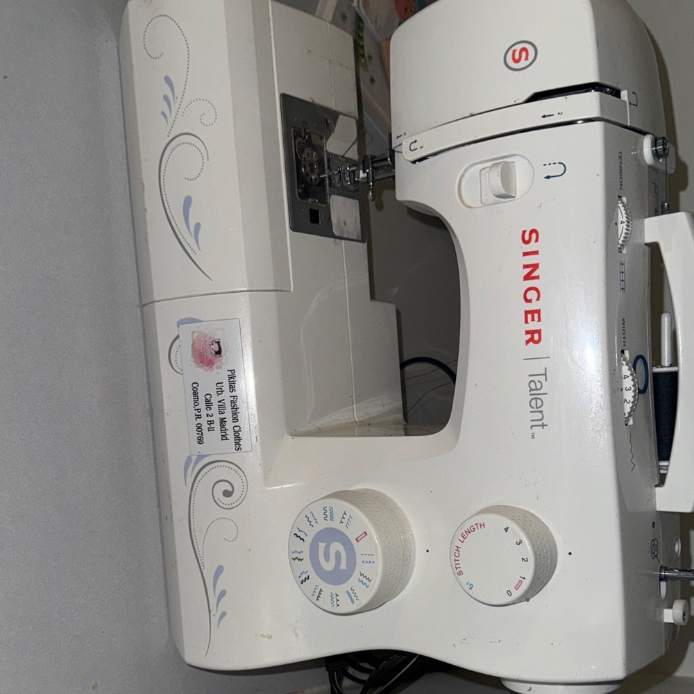 Singer Talent White Sewing Machine